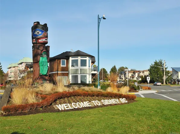 2461 Sidney Ave #201, Sidney, BC V8L 1Y8