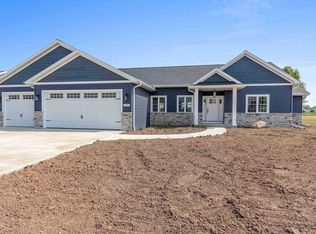 2173 Fox Point Cir, De Pere, WI 54115