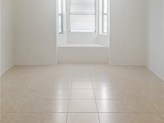 4th image of 1175 Greaza St
