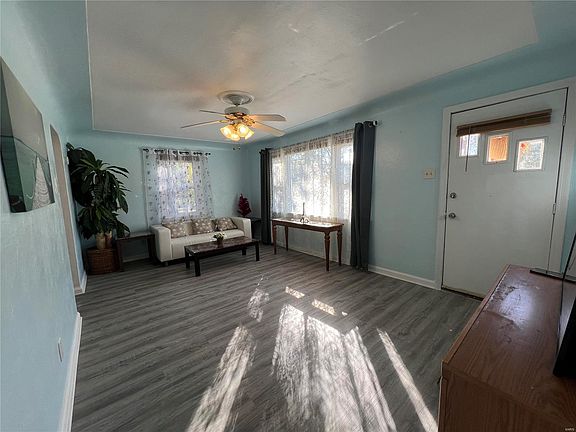 3rd image of 4142 Wright Ave