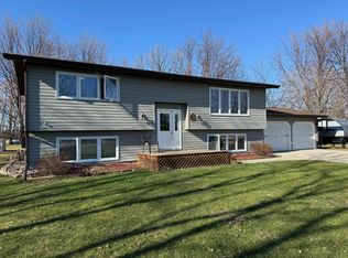 401 9th St NE, Roseau, MN 56751