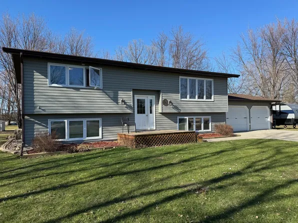 401 9th St NE, Roseau, MN 56751