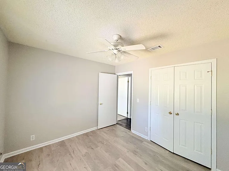 142 Woodvalley Ct — Photo 41