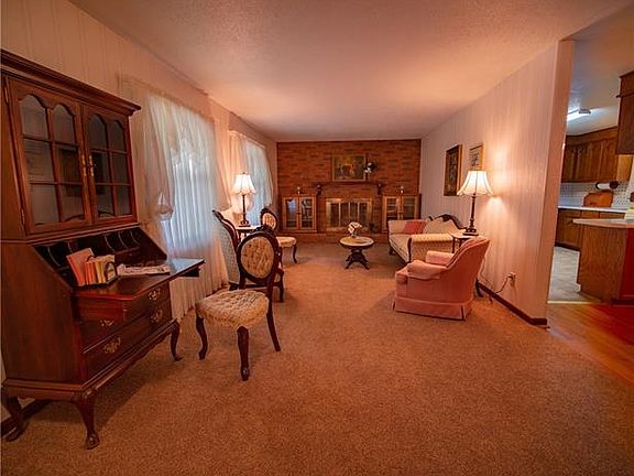 5th image of 410 Wayside Ln