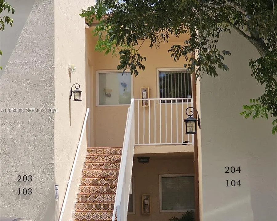 15721 SW 137th Ave #204