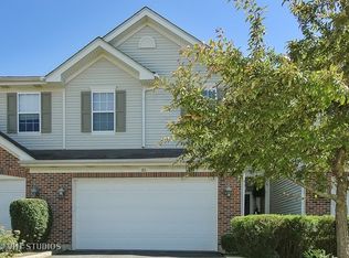 23 Walden Trl, Streamwood, IL 60107