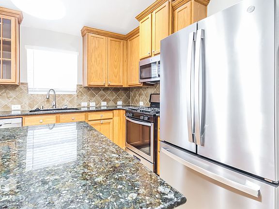 3rd image of 4709 Meadow Way Dr