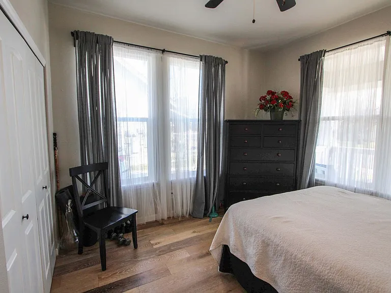 711 W Lullwood Ave — Photo 32