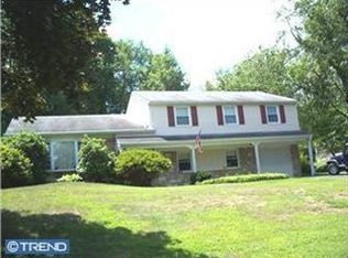 2307 Lakeview Dr, Yardley, PA 19067