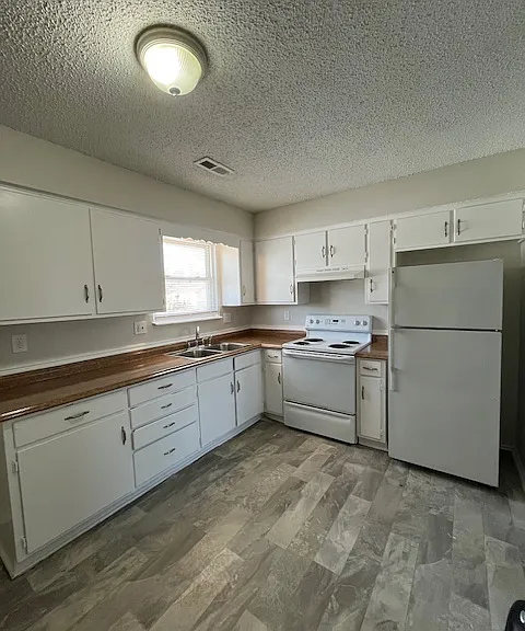 644 N Hocker Ave — Photo 9