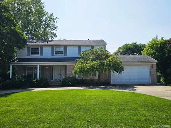 29035 Ramblewood Dr, Farmington Hills, MI 48334