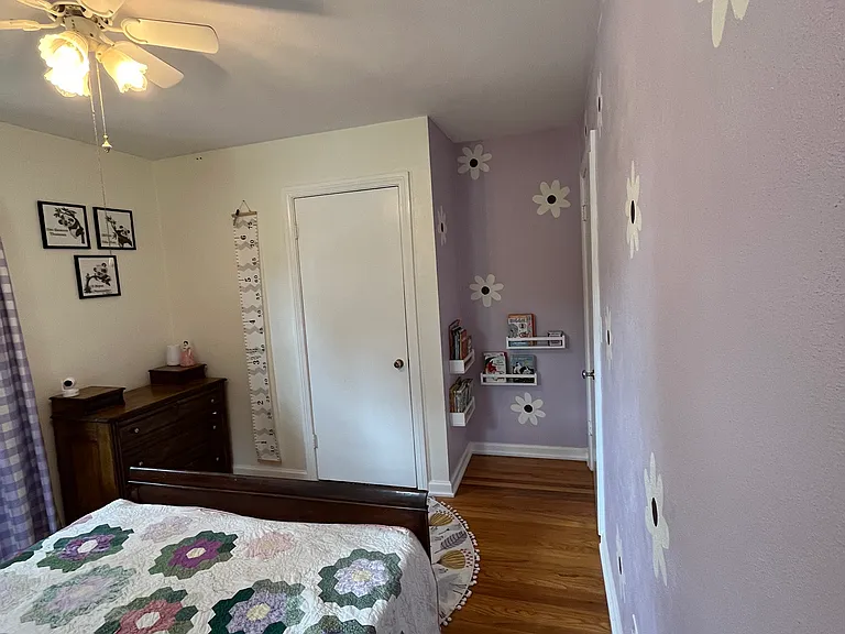 Bedroom #4
Willing to paint floral wall if tennant wants