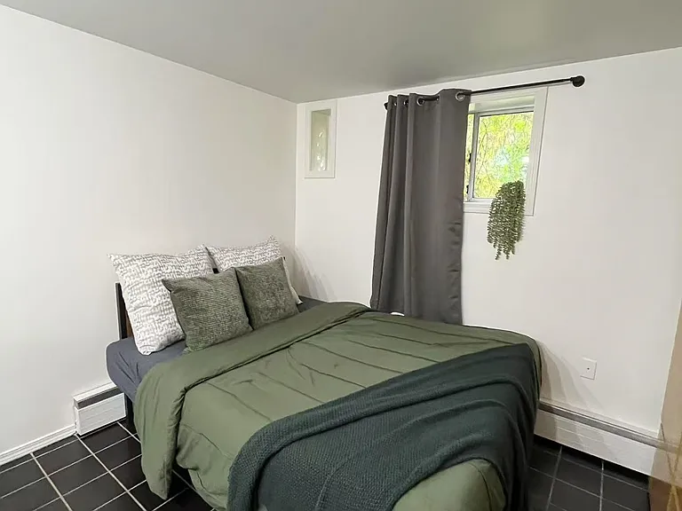 1517 Comox St #6 — Photo 6