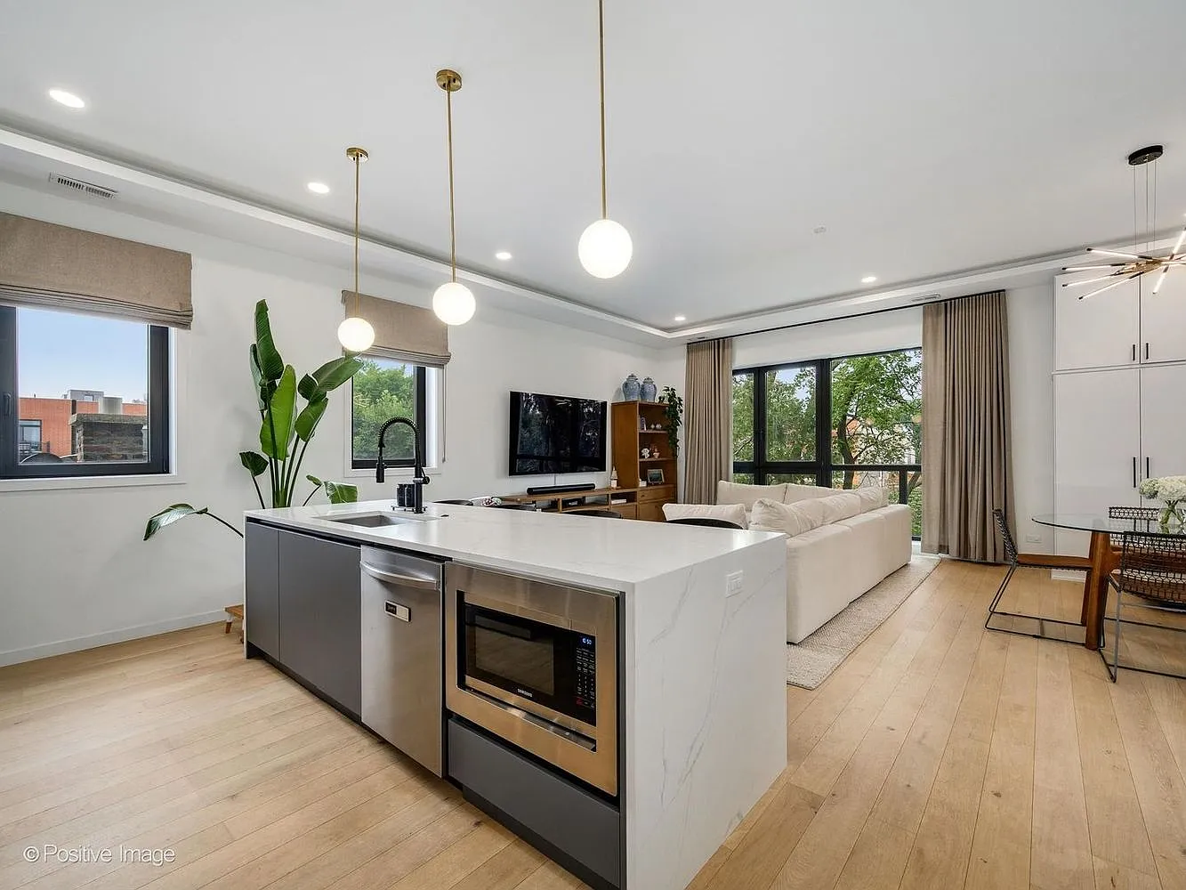 3 bed, $4,250 — Photo 2
