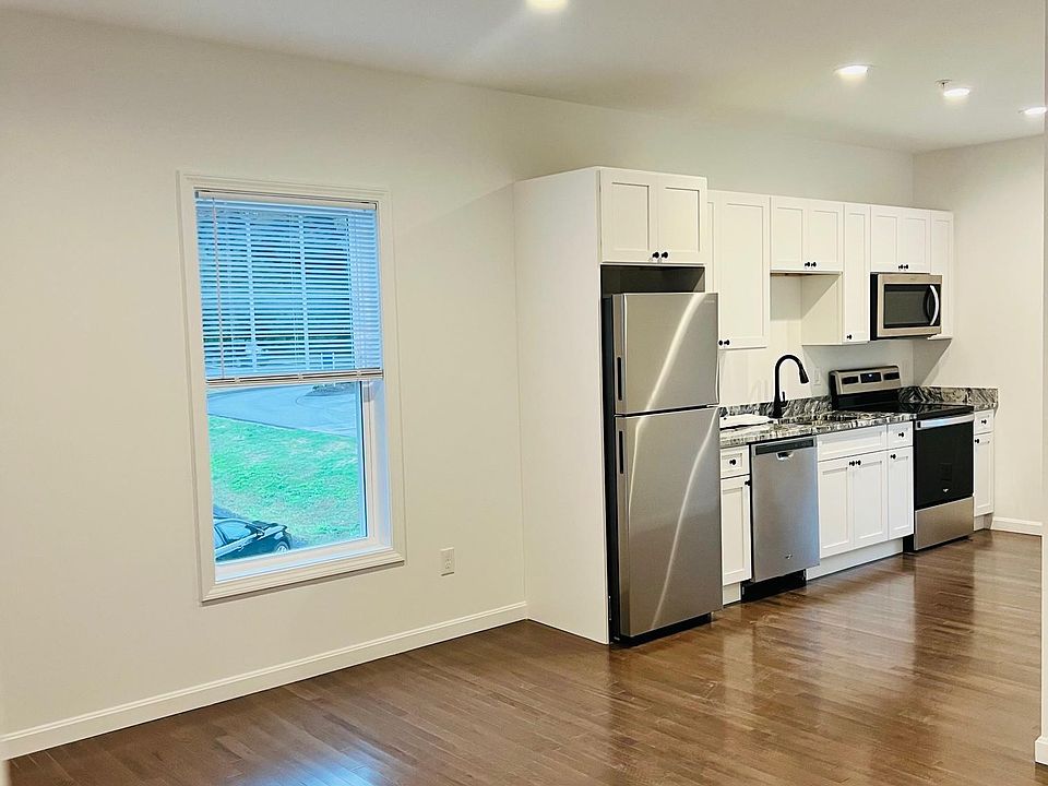Kitchen & Living Room Area