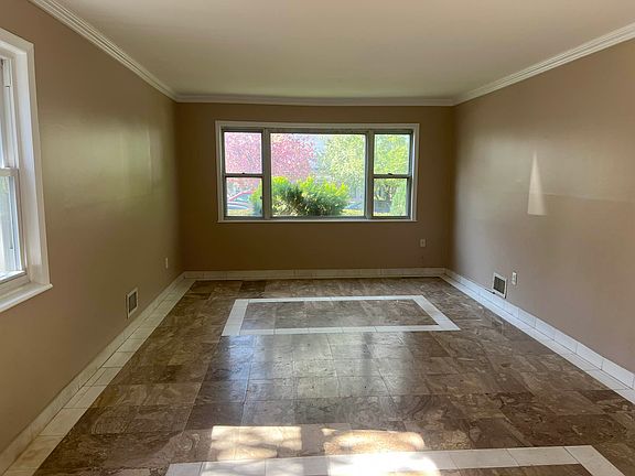 2nd image of 1605 Bell Blvd #1