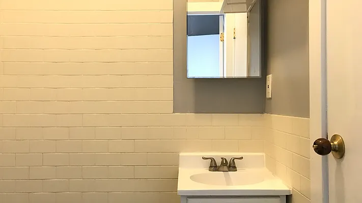 Rented by Nooklyn NYC LLC | media 8