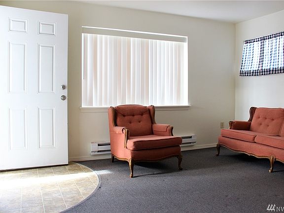 Entry & L/R area