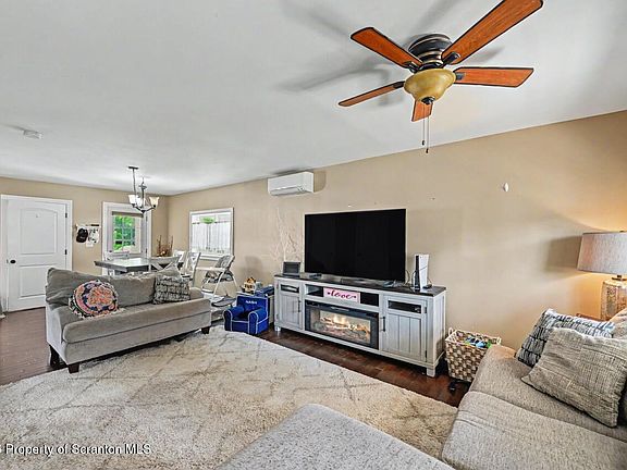 5th image of 1306 Loomis Ave