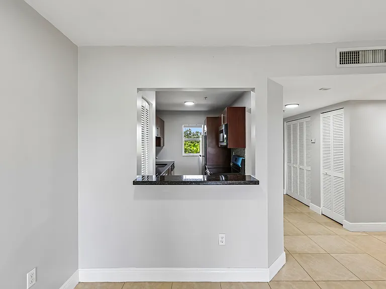The Oaks Condominium — Photo 71