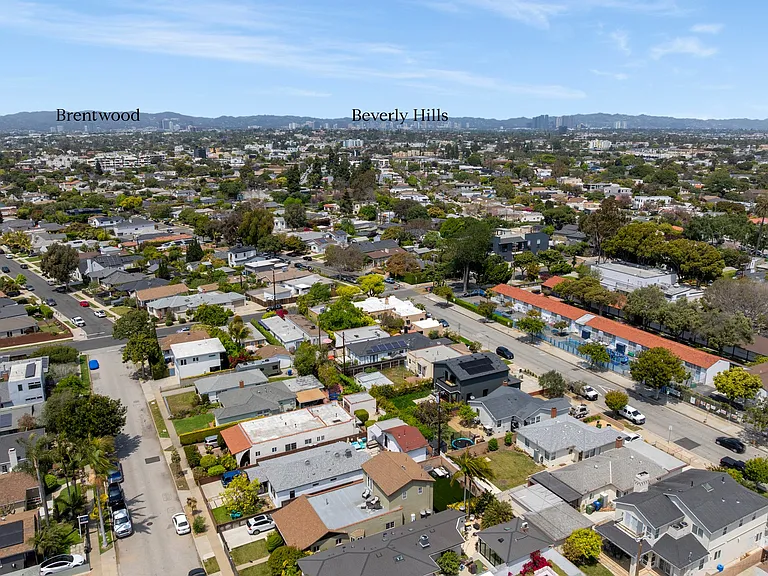 4323 Beethoven St — Photo 37