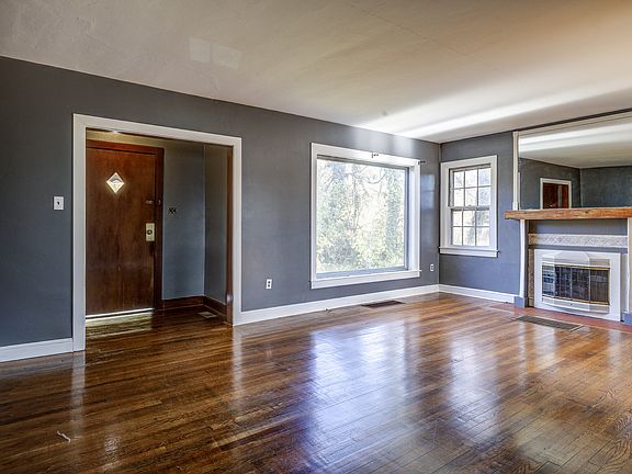2nd image of 2147 Memorial Ct