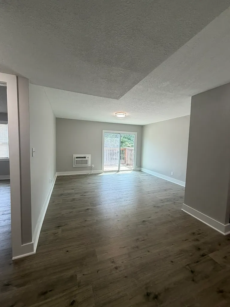 1 bed, $925 — Photo 1