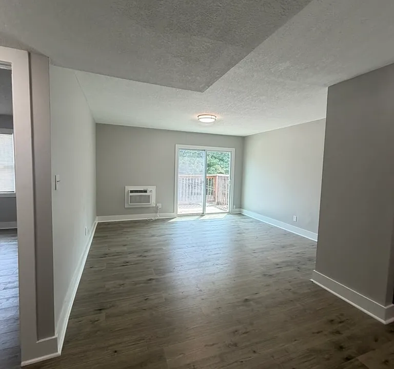 1733 W 24th St #23