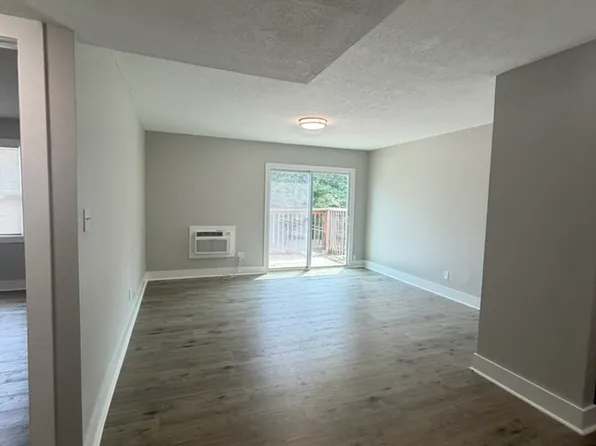 1733 W 24th St, Lawrence, KS