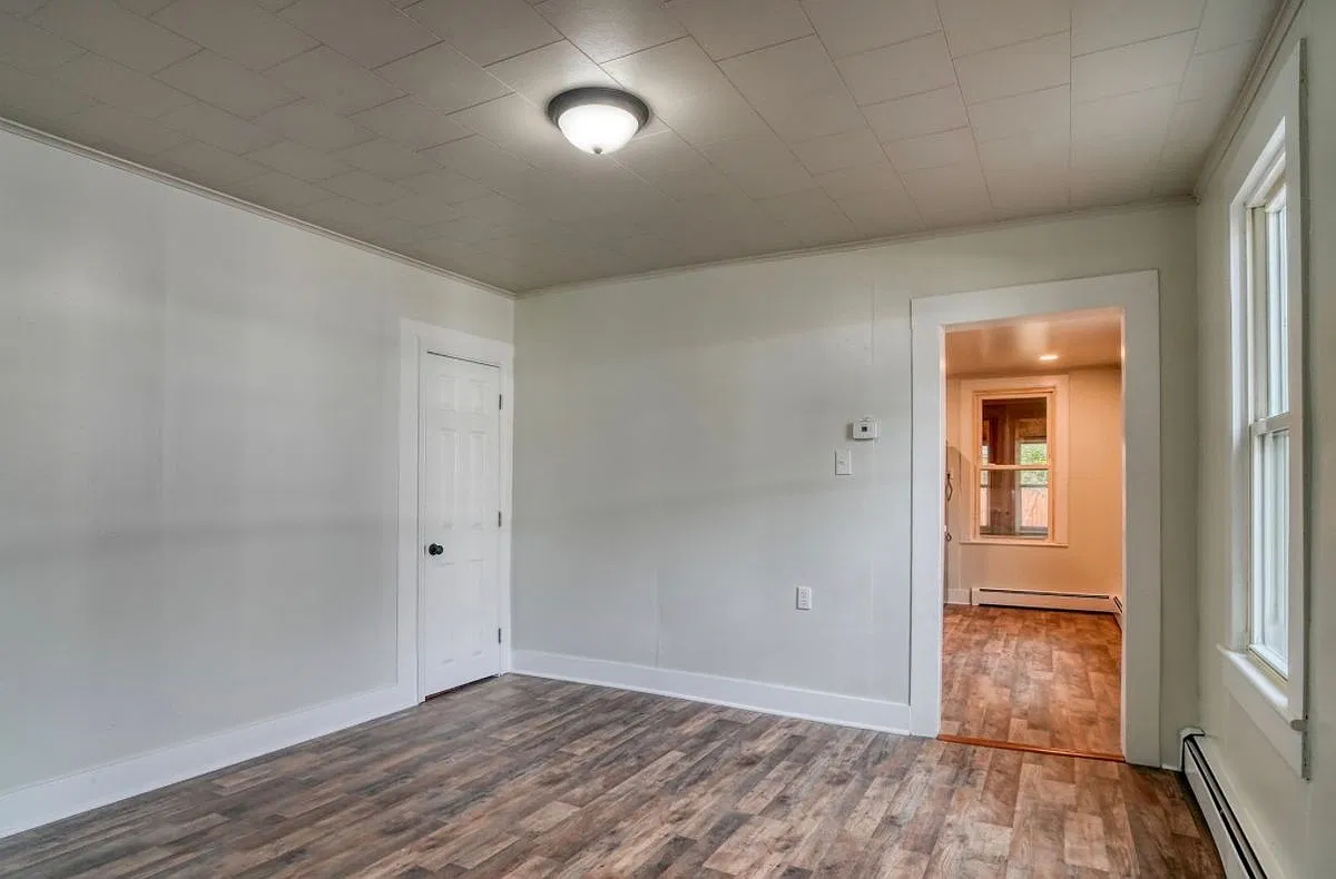 3 bed, 1.5 bath, 1300 sqft, $1,850 — Photo 4