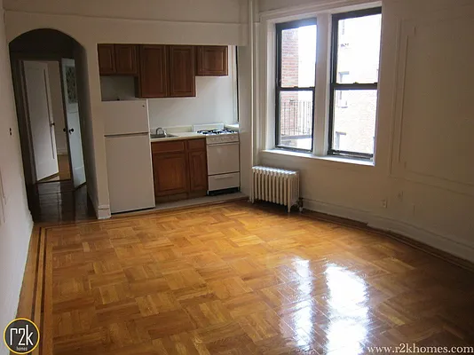 Rented by Realty 2000 Corp | media 2