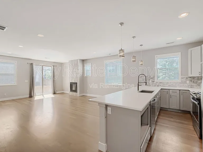 758 S Leyden St — Photo 12