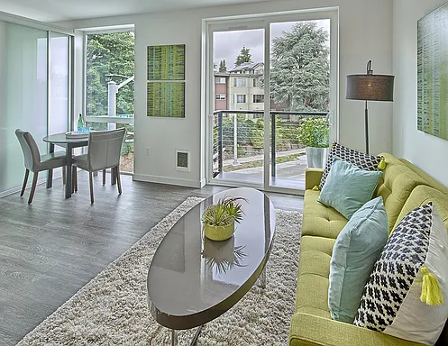 Hamilton- Your Bright, Modern City Home! — Photo 25