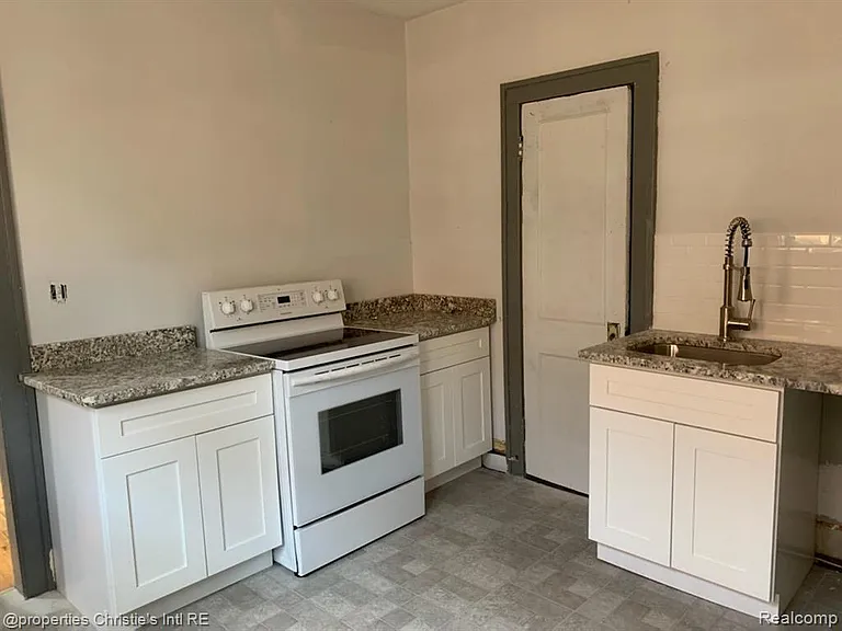 2286 W Philadelphia St — Photo 6
