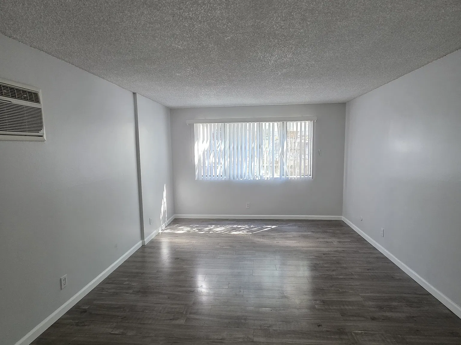 2515 Ocean View Ave — Photo 3