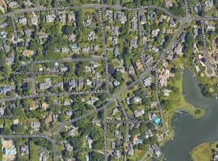 24 Meadow Rd, Riverside, CT 06878