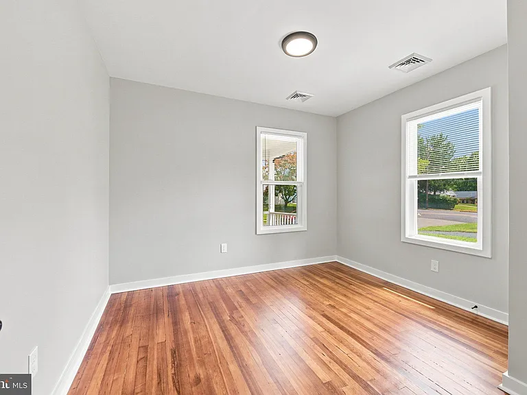 107 Broad Ave — Photo 7