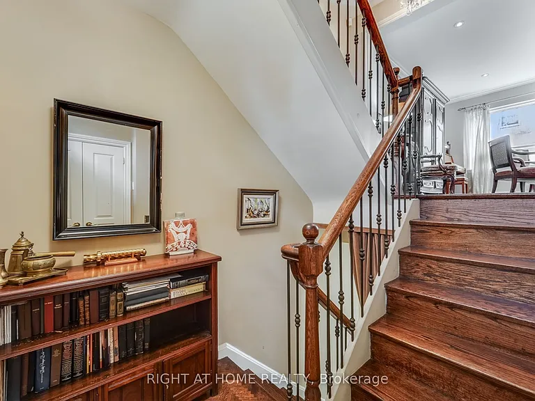 25 Clarendon Ave — Photo 5