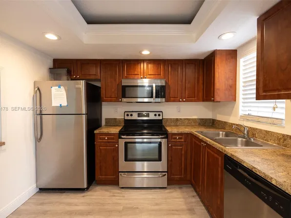 9235 8th St APT 403, Boca Raton, FL 33428