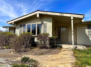 14280 Cochran Rd, Marion, IL 62959