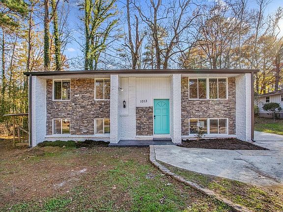 5th image of 1013 Vinton Woods Dr