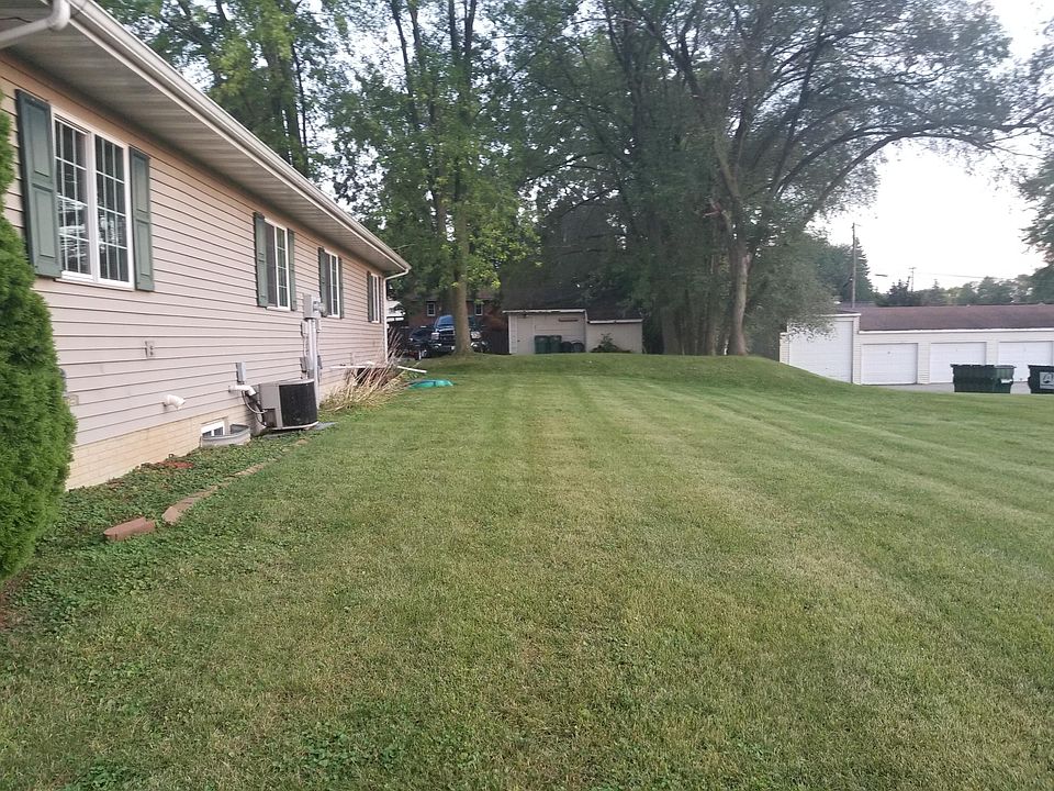 2nd image of 910 Beaver St