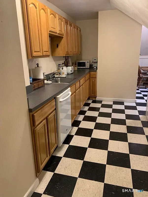 2 bed, 1.0 bath, 900 sqft, $1,895 — Photo 1