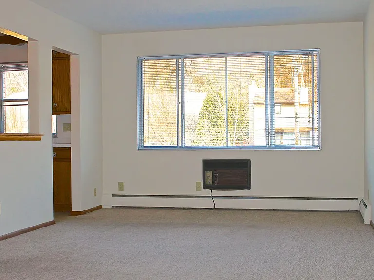 1398 Saint Paul Ave — Photo 9