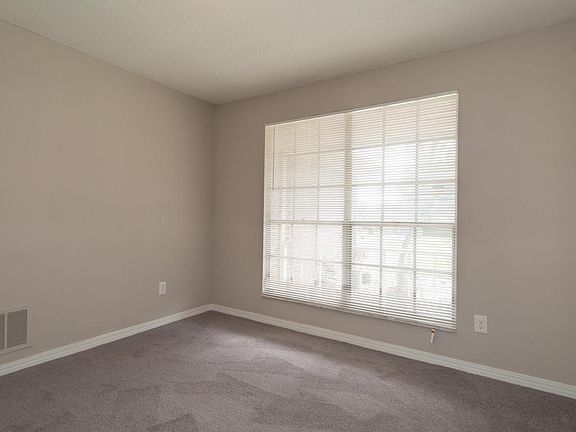 5th image of 2388 Dumfries Ct E
