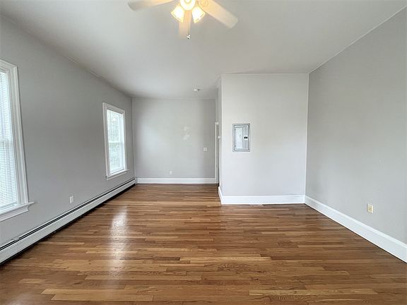 3rd image of 1 Cedar Sq APT 2
