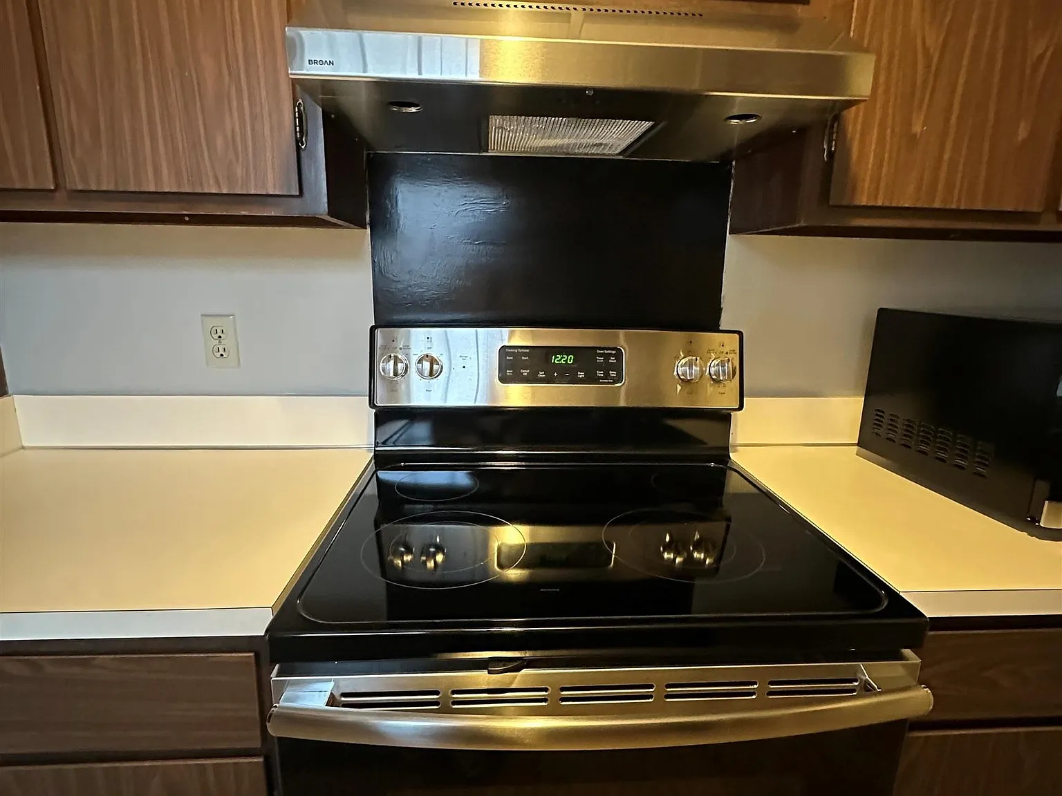 2 bed, 1030 sqft, $1,100 — Photo 3