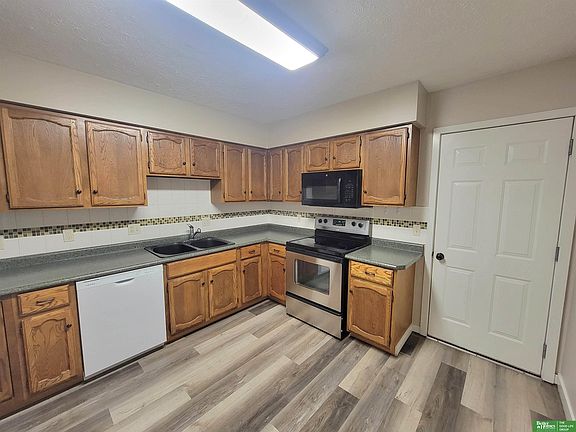 5th image of 841 S Country Club Dr