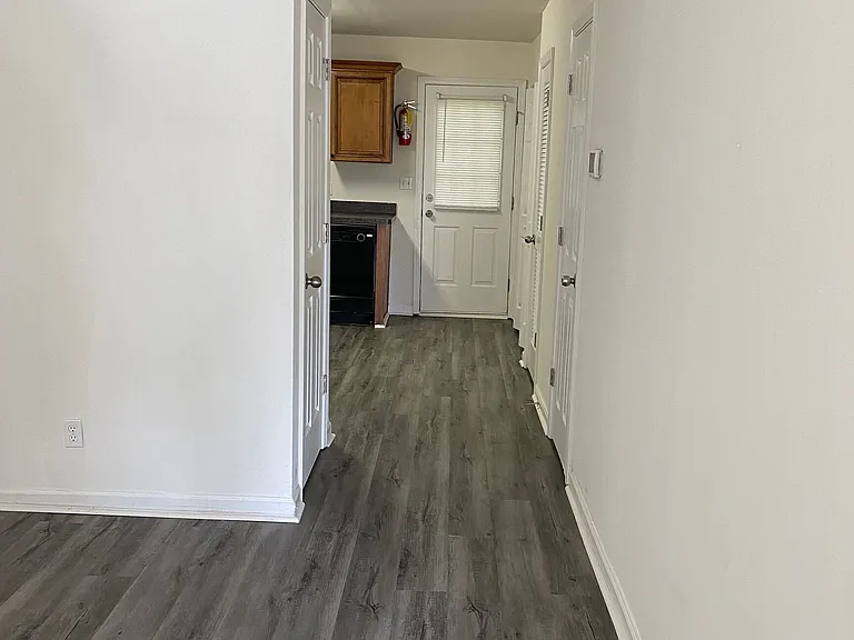 432 W I Pkwy — Photo 4