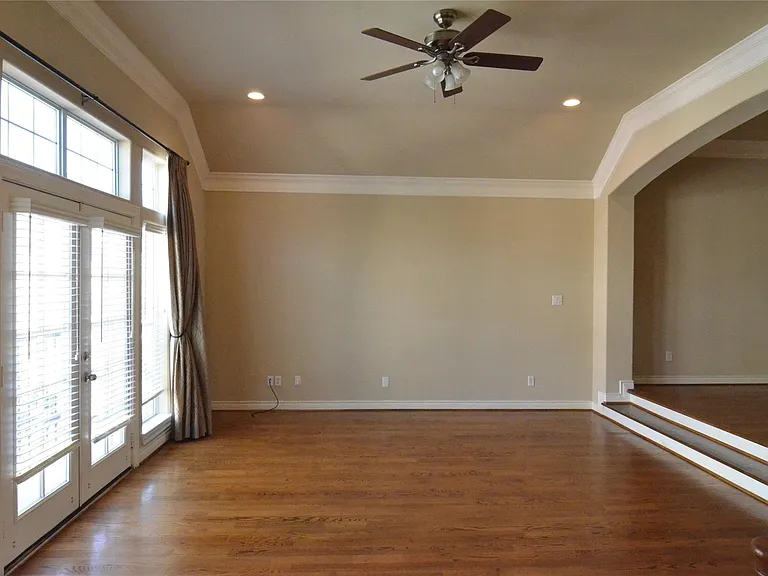 9006 Harbor Hills Dr E — Photo 2